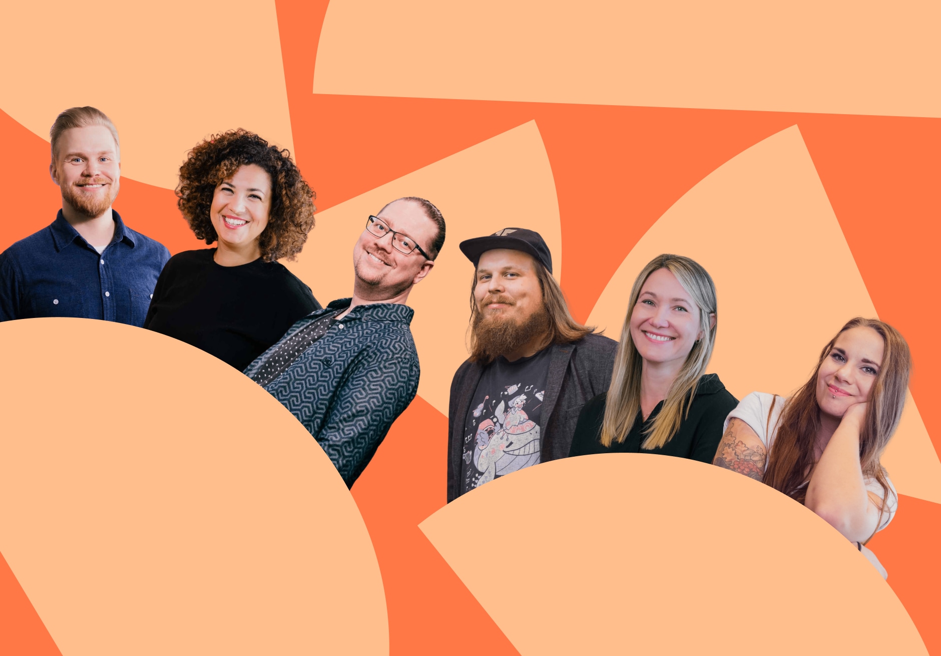 Fraktiolaisia seisomassa rivissä oranssia taustaa vasten