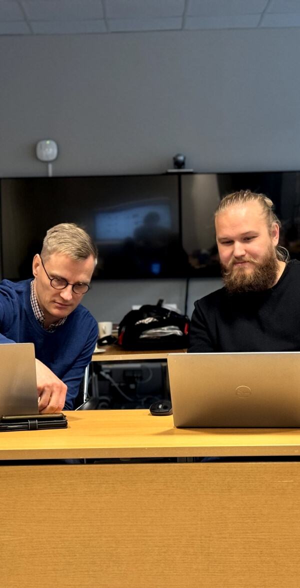  Museoviraston henkilökuntaa työpajassa