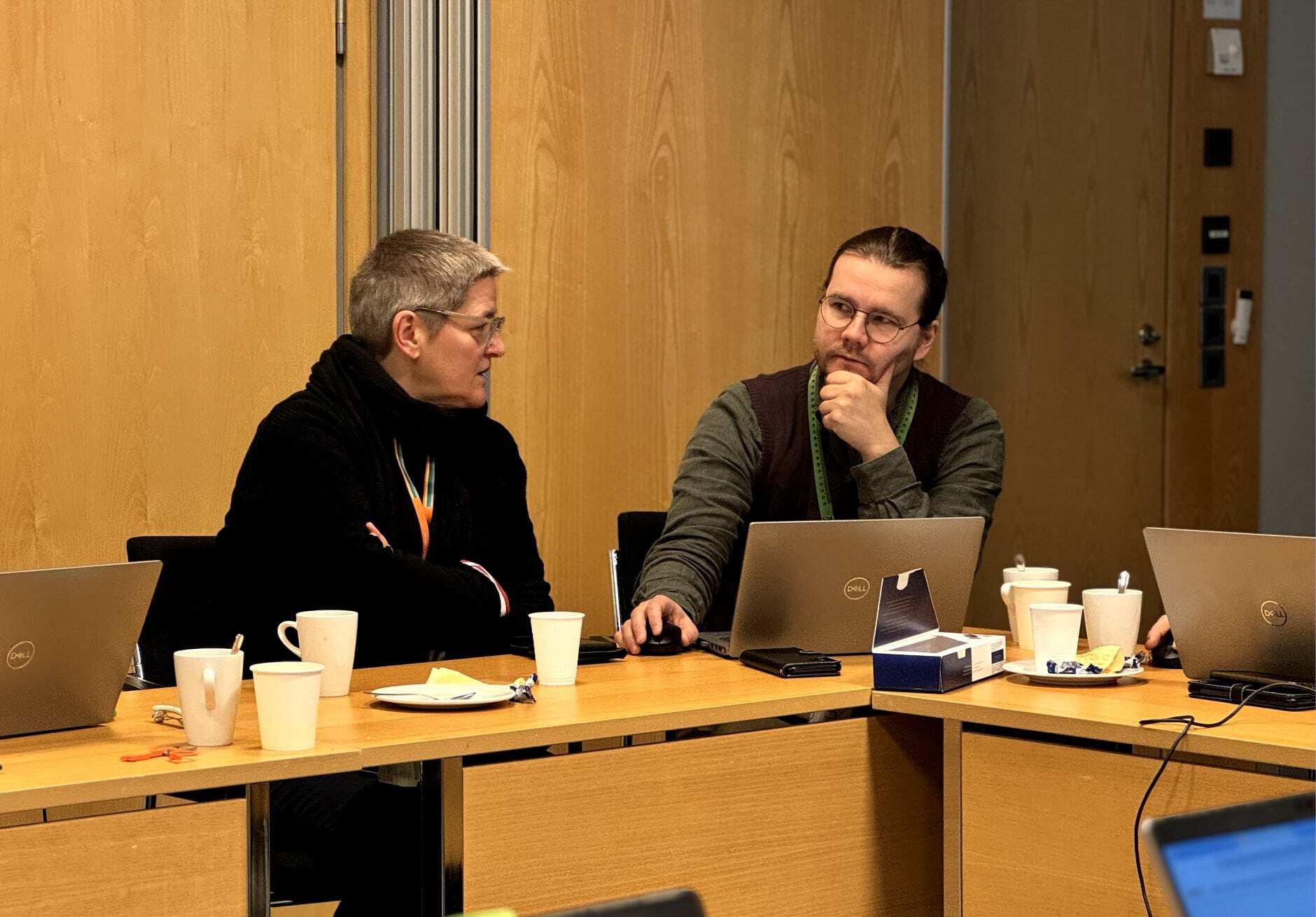 Museoviraston henkilöstöä työpajassa