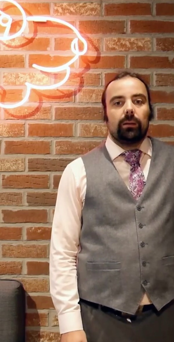 Henri Vesala kertoo blogin videolla tietokannoista